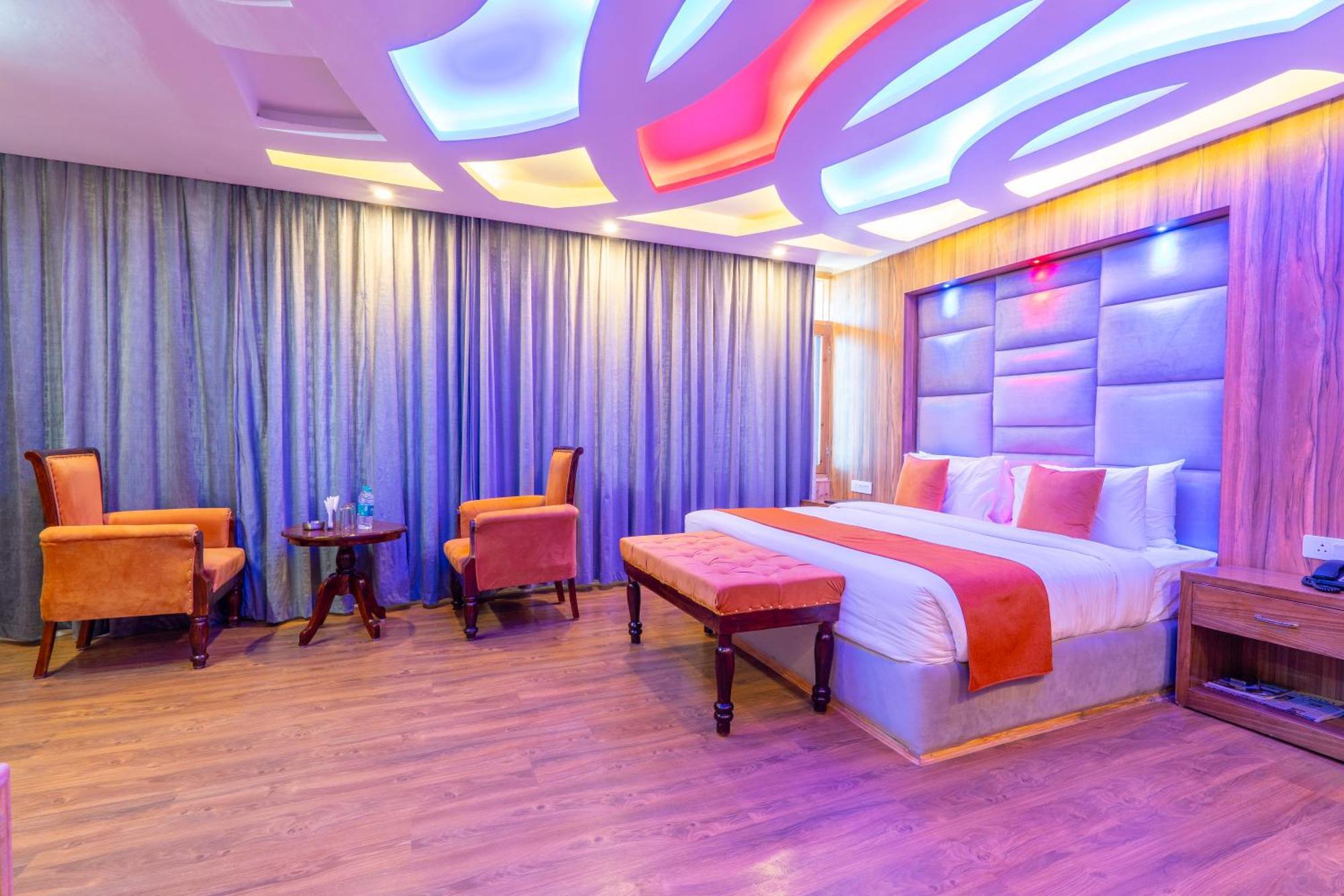 West Western Resort Manali #Neartomallroad #Gym #Lawn #Playingzone #Pooltable #Kidsfriendly #Mountainview #Tabletennis #Familyfriendly #Privateparking Exterior photo